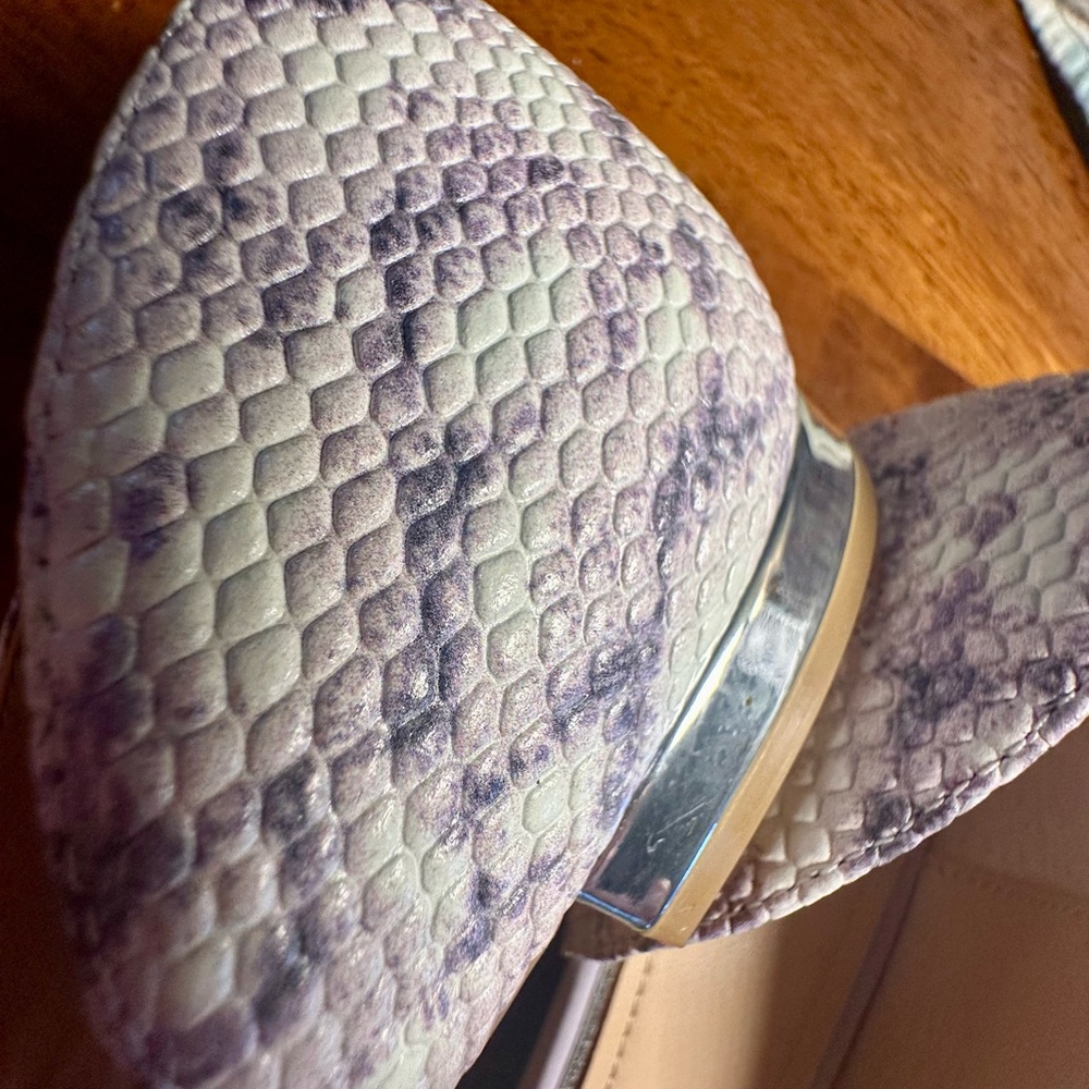 White House Black Market Lilac Textured D'Orsay Pointed Flats - Picture 5 of 5